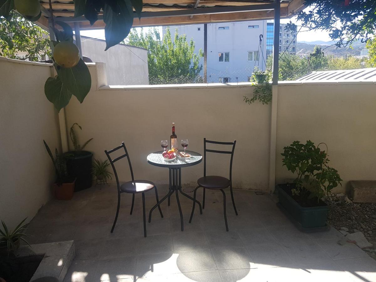 Hotel Домик У Куры à Tbilissi Extérieur photo