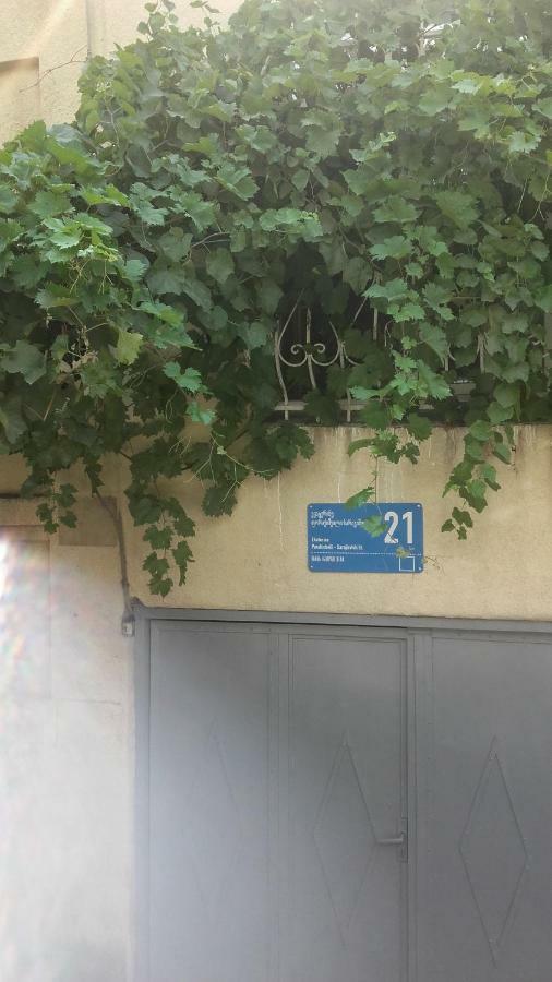 Hotel Домик У Куры à Tbilissi Extérieur photo